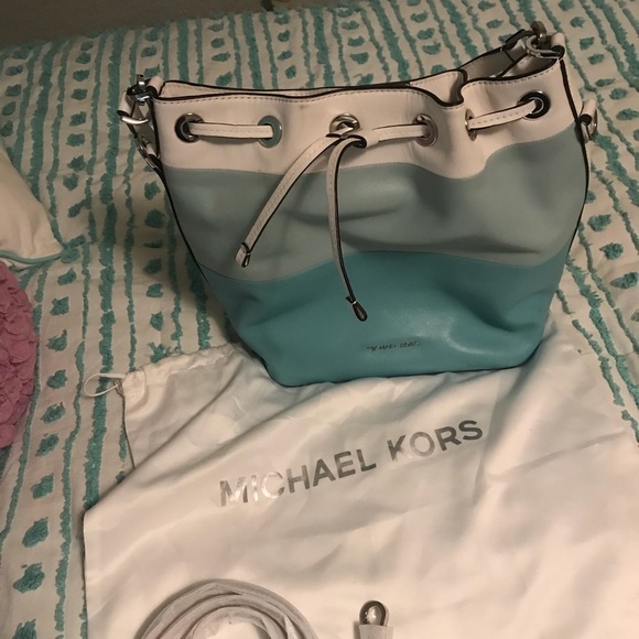 Michael Kors BRAND NEW bucket purse! - Picture 4 of 8